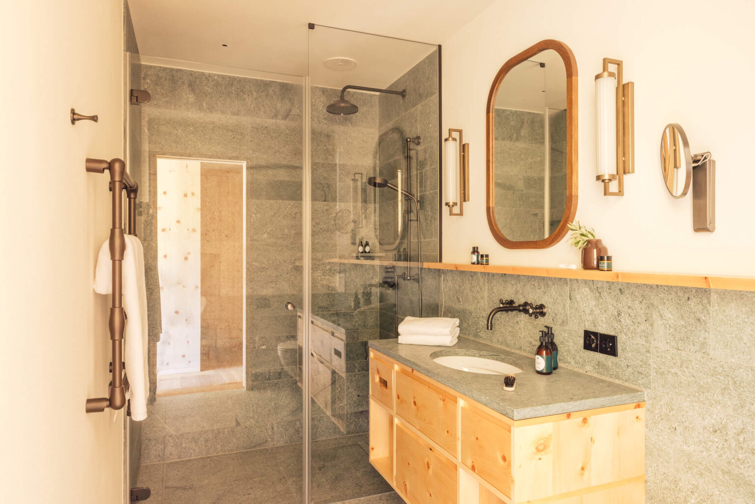 Zimmer "Alpgues Zirbe" im Posthotel Taube in Schruns