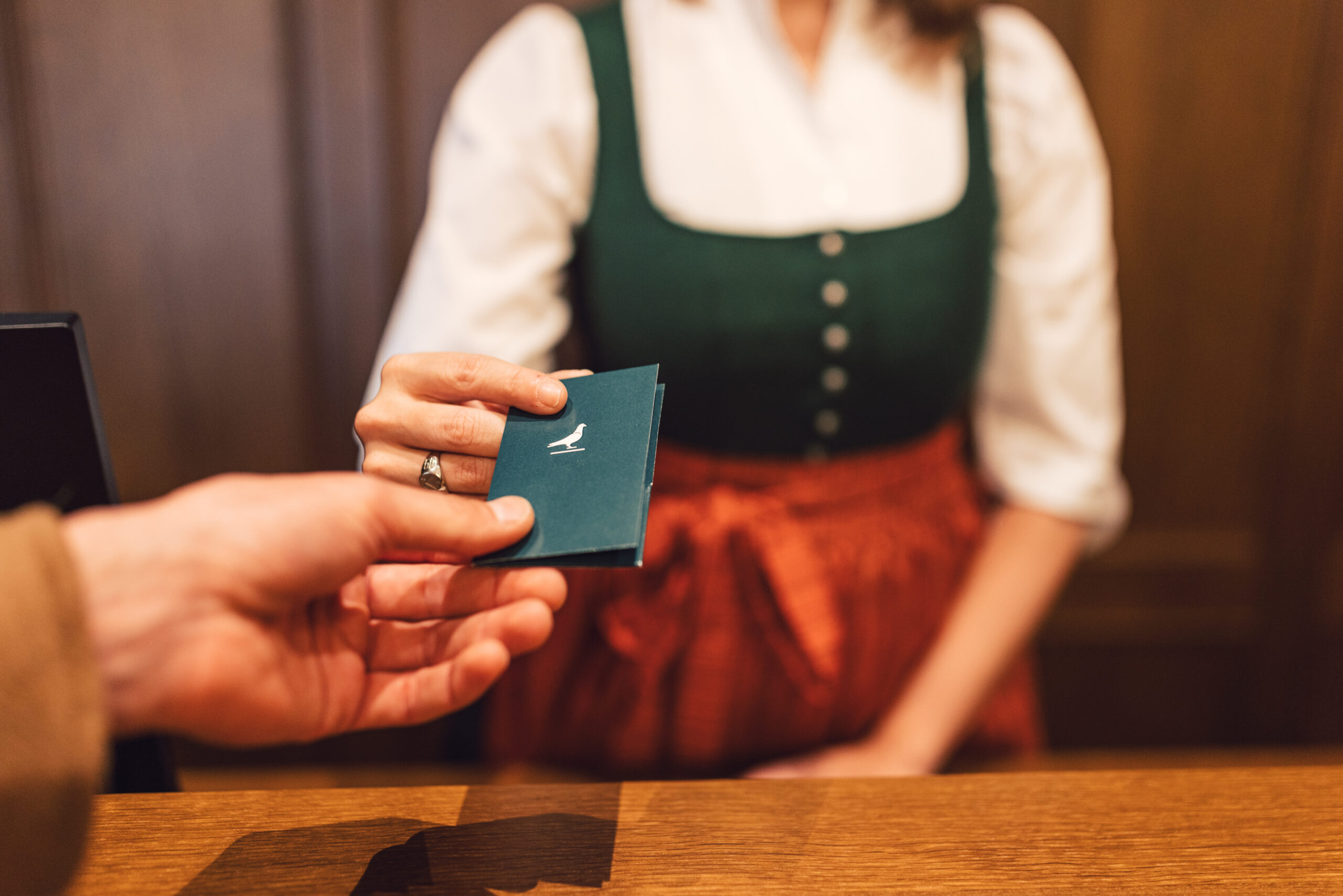 Detailansicht an der Rezeption im Posthotel Taube Schruns