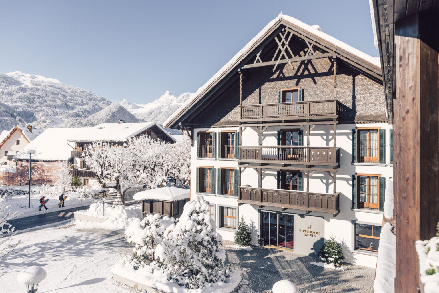 Außenansicht im Winter – Posthotel Taube in Schruns