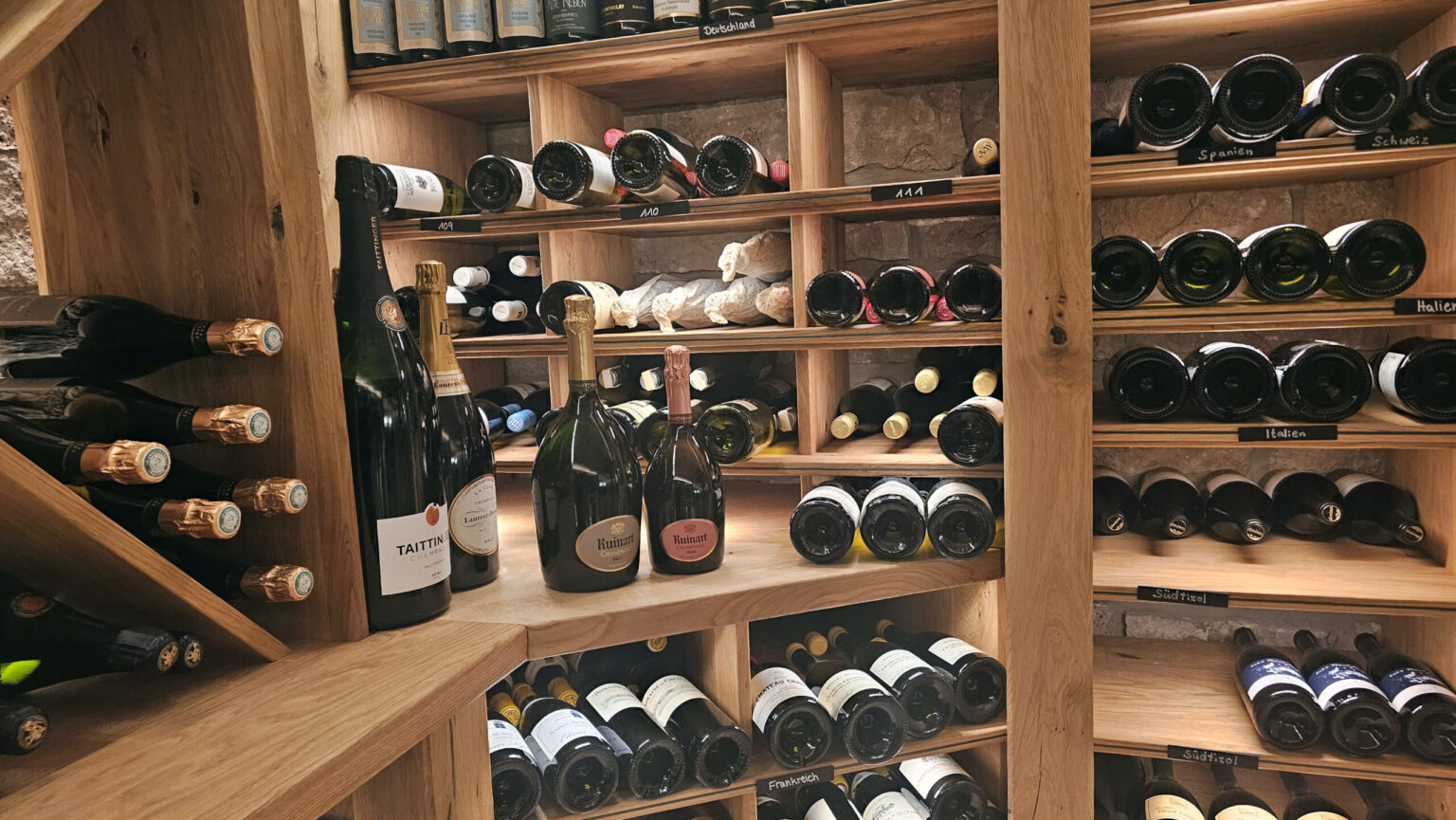 Weinkeller Champagner Flaschen